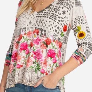 COPY - Johnny Was Mystery Print v-neck top size small